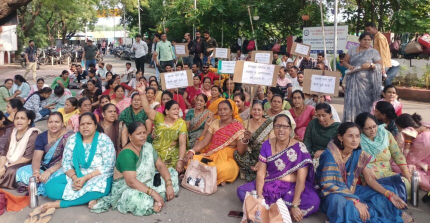 Holkar College employees go on strike for being denied minimum wages
