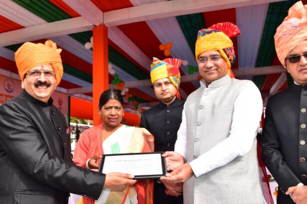 गणतंत्र दिवस पर सहायक निदेशक सम्मानित