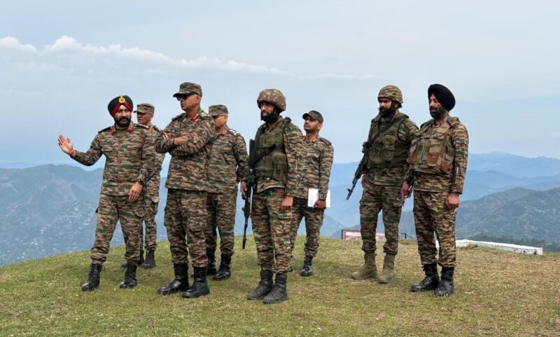 GOC White Knight Corps visits Surankote - reviews counter-terror operations
